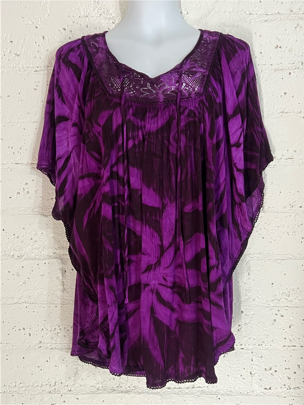 Greater Good Top One Size Purple Floral Tie Dye Lace Dolman Split Tie Neck Rayon